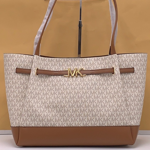 MICHAEL KORS Reed Large Logo Belted Shoulder Tote Bag  Vanila NWT - Picture 2 of 14